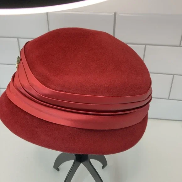 Vintage Red Velvet With Rhinestone Brooch Hat Pillbox *Read Description* - Picture 5 of 8